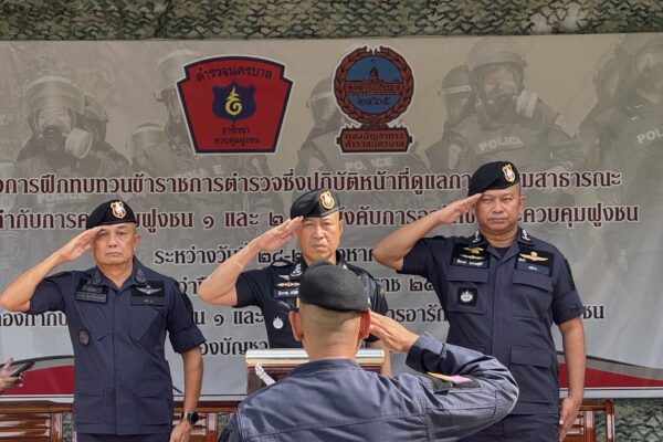 ผู้ช่วยสำราญตรวจเยี่ยมผู้บังคับกองบังคับการอารักขาและควบคุมฝูงชน