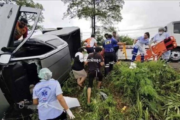 กระบะหาดใหญ่กลับควนขนุน เจอฝนถนนลื่น คว่ำกลางถนน เจ็บทั้งคนขับ–คนนั่ง
