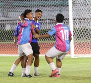 สวนกุหลาบฯผงาดแชมป์บอลเดลินิวส์ ดวลโทษดับ”อสช.ธนบุรี”แชมป์เก่า