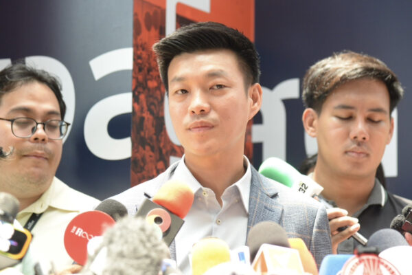 “เท้ง-ณัฐพงษ์” นำประชุม ”สส.ปชน.“ ถกเลือก นายกฯคนที่ 32 ยัน ไร้ธงในใจ ขอฟังความเห็นก่อน รับวันนี้ยังไม่น่าได้ข้อยุติ บอกกังวล ปมเพื่อไทยยังไม่ได้แจ้ง “ชัยเกษม”