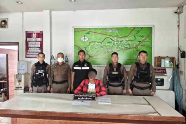 ลำปาง*หนุ่มคิดสั้นวิ่งราวพระเครื่องในห้างดังลำปาง ก่อนถูกรวบตัวคาลานจอดรถ